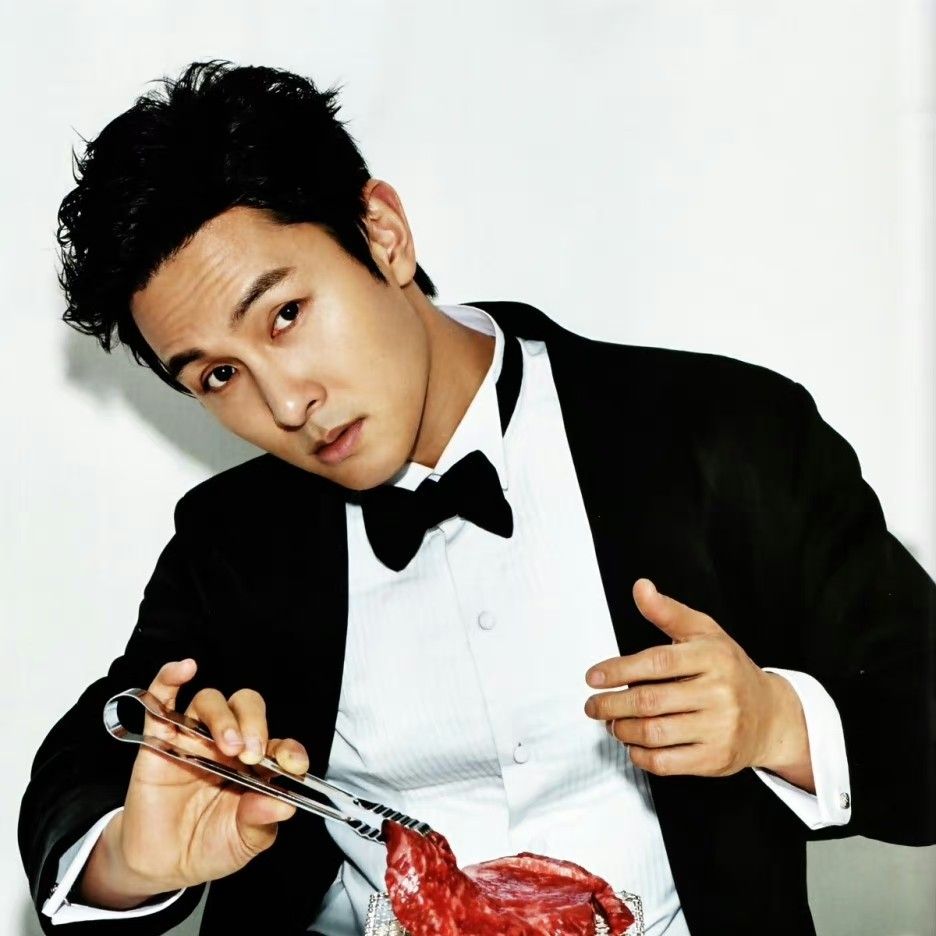 Latest photo of Kim Dongwan (SHINHWA)