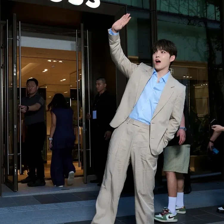 Recent activity shot of SEVENTEEN