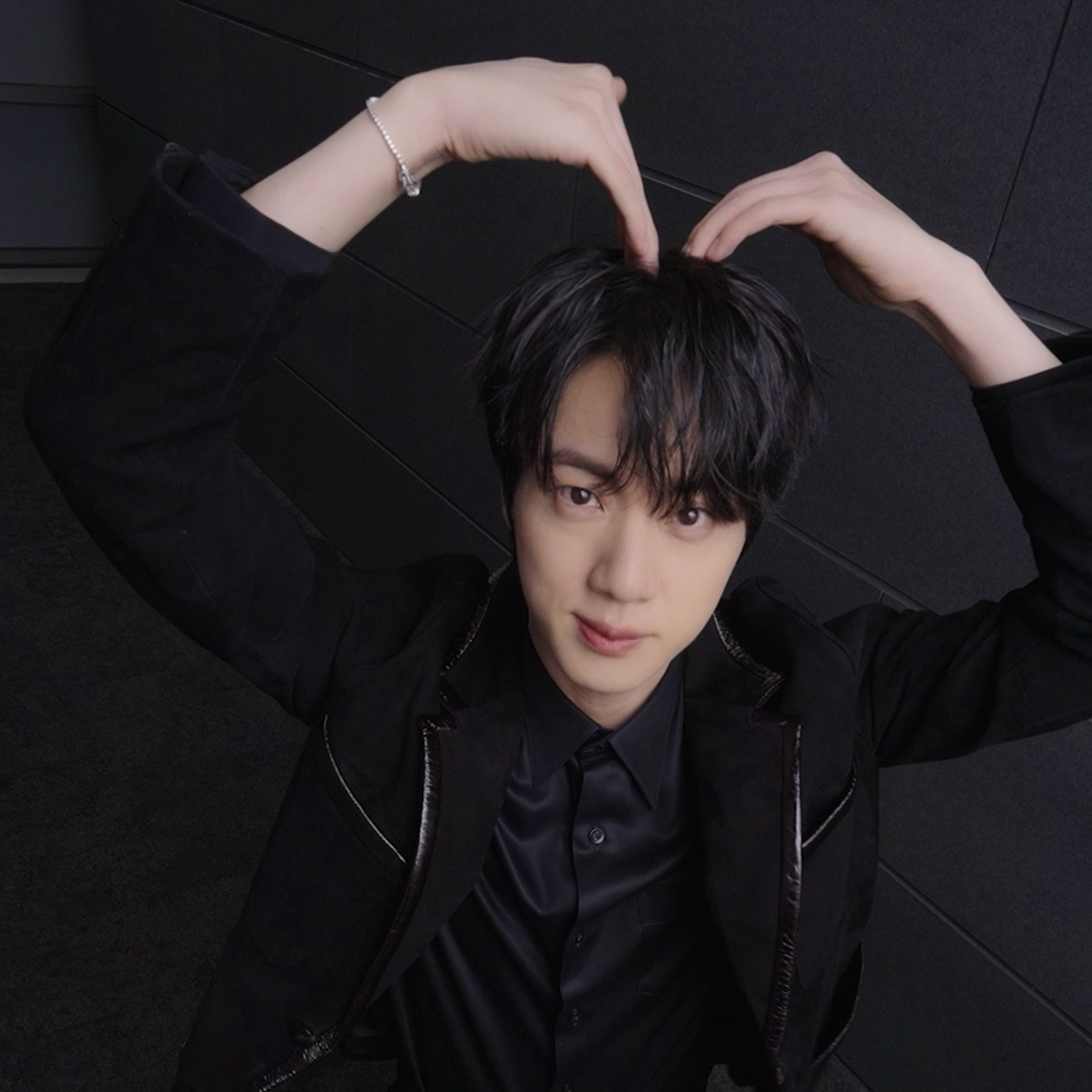 Momen yang diabadikan oleh penggemar Jin (BTS)