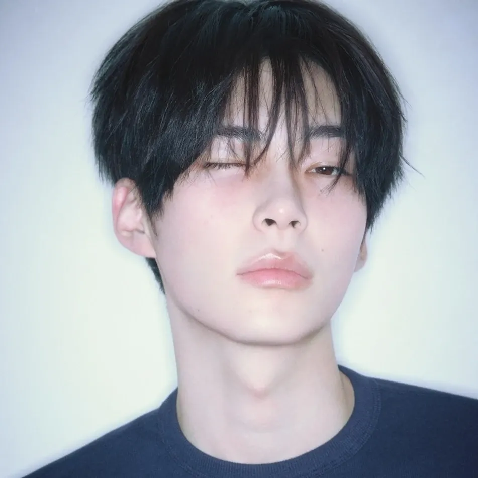 ソン・ハンビン (ZEROBASEONE)の最新写真