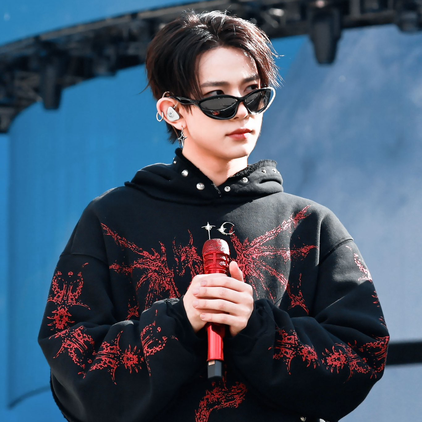 Behind-the-scenes cut of Evan