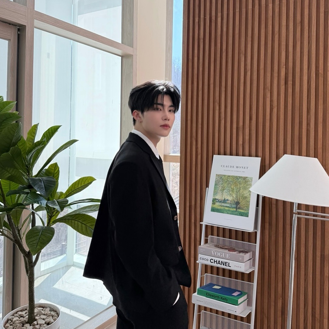 Recent activity shot of Park Gunwook (ZEROBASEONE)