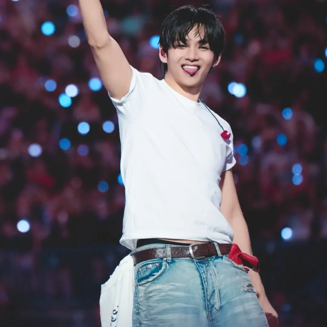 Recent activity shot of V (BTS)