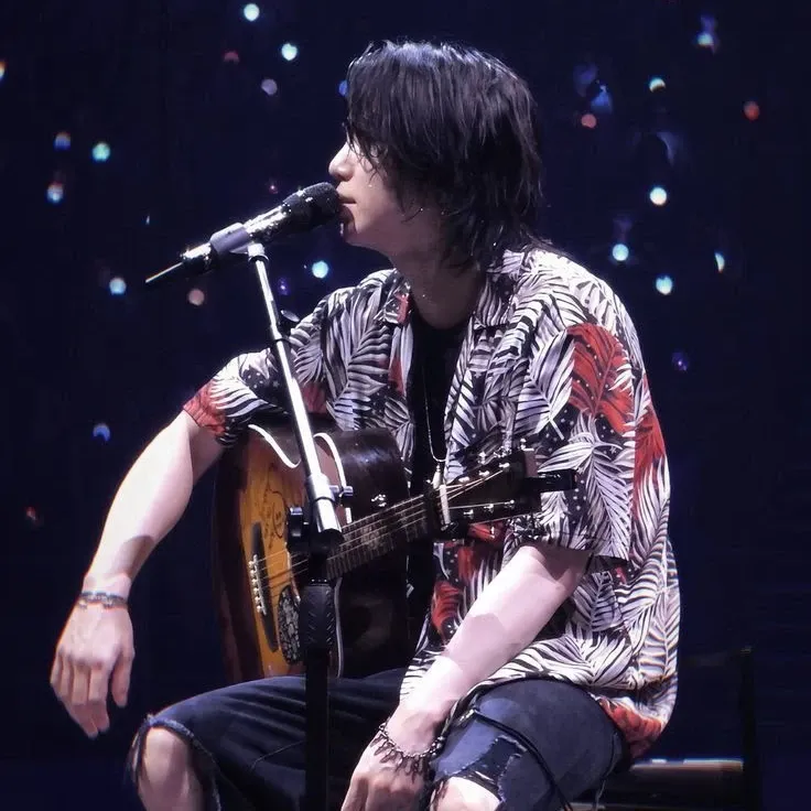 Foto aktivitas terbaru SUGA (BTS)