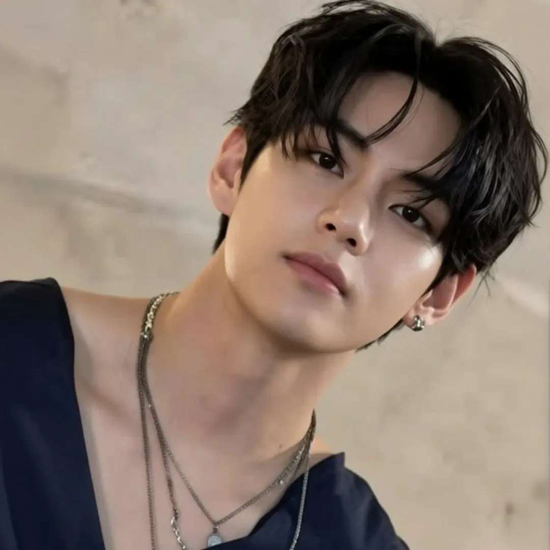 Foto aktivitas terbaru V (BTS)