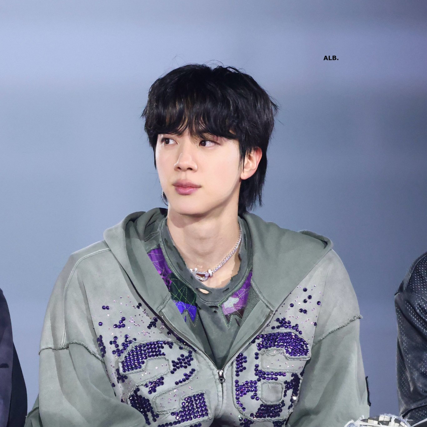 Foto aktivitas terbaru Jin (BTS)