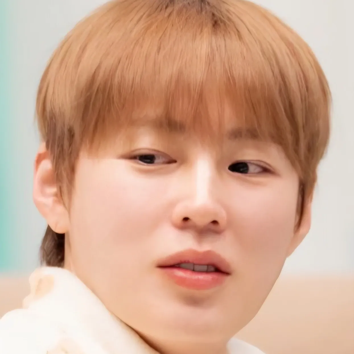 Behind-the-scenes cut of Ha Sungwoon