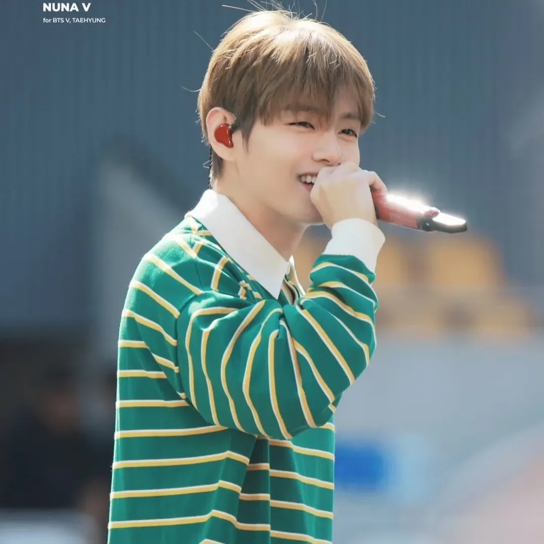 A moment captured by V (BTS)'s fan