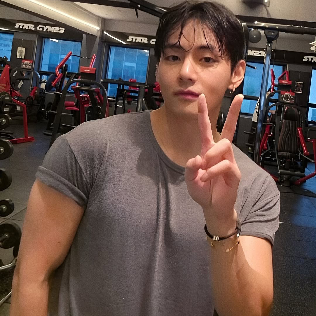 뷔 (방탄소년단) 최근 활동샷