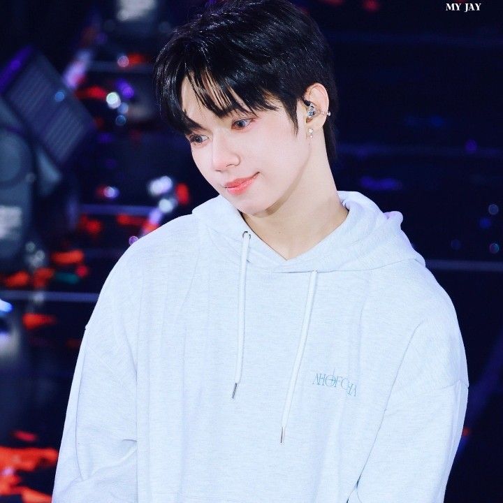 Recent activity shot of JL (AHOF)