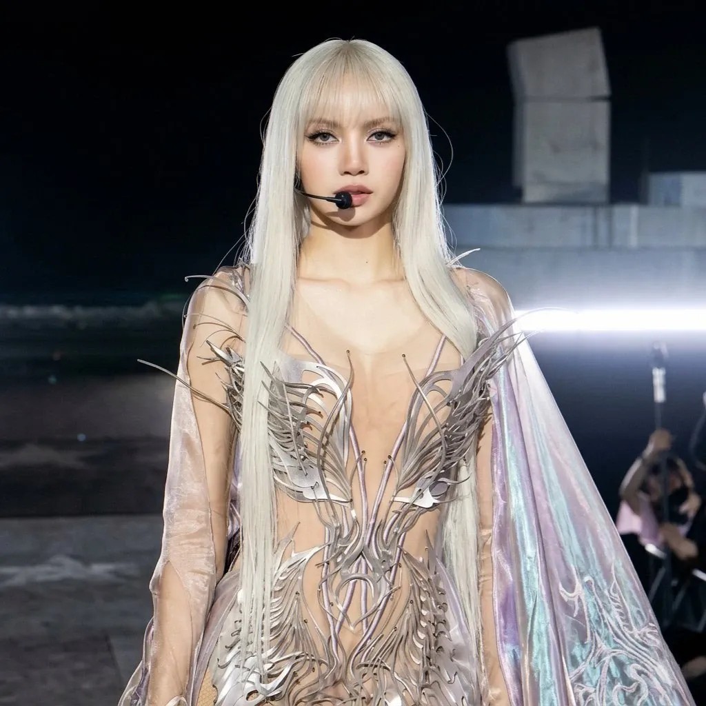 Foto aktivitas terbaru Lisa (BLACKPINK)