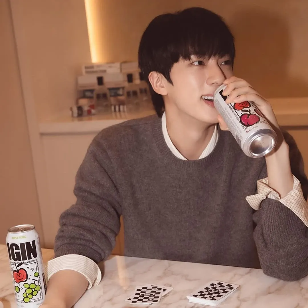Foto aktivitas terbaru Jin (BTS)