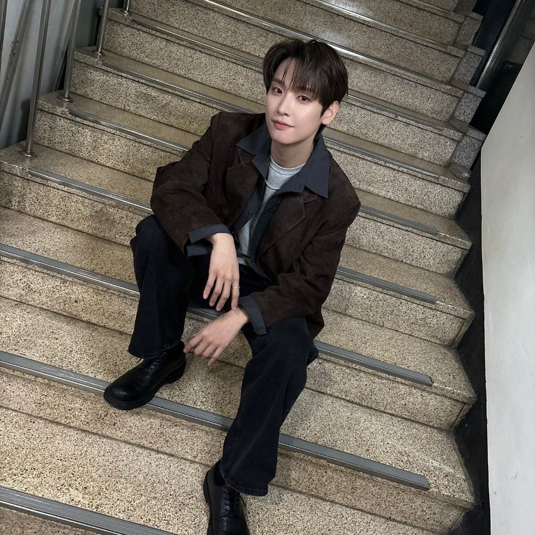 Latest photo of Inseong (SF9)