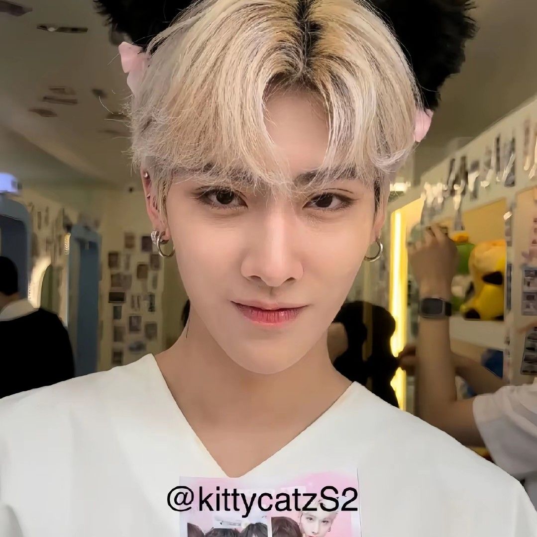 Recent activity shot of Ricky (ZEROBASEONE)