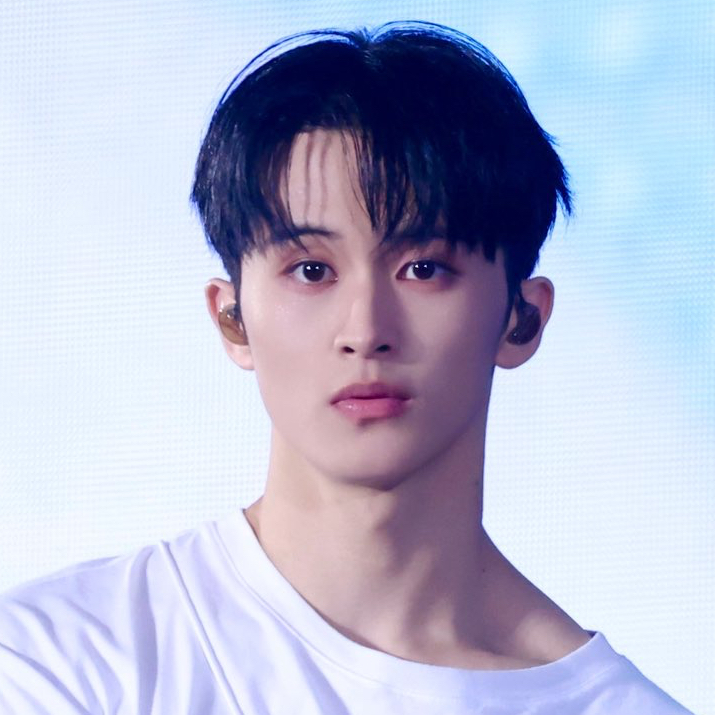 Behind-the-scenes cut of Mark