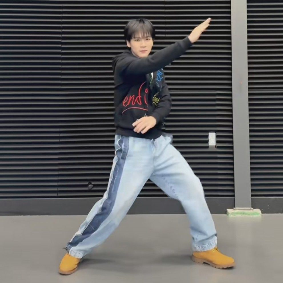 Recent activity shot of Mamehara Issei (JO1)