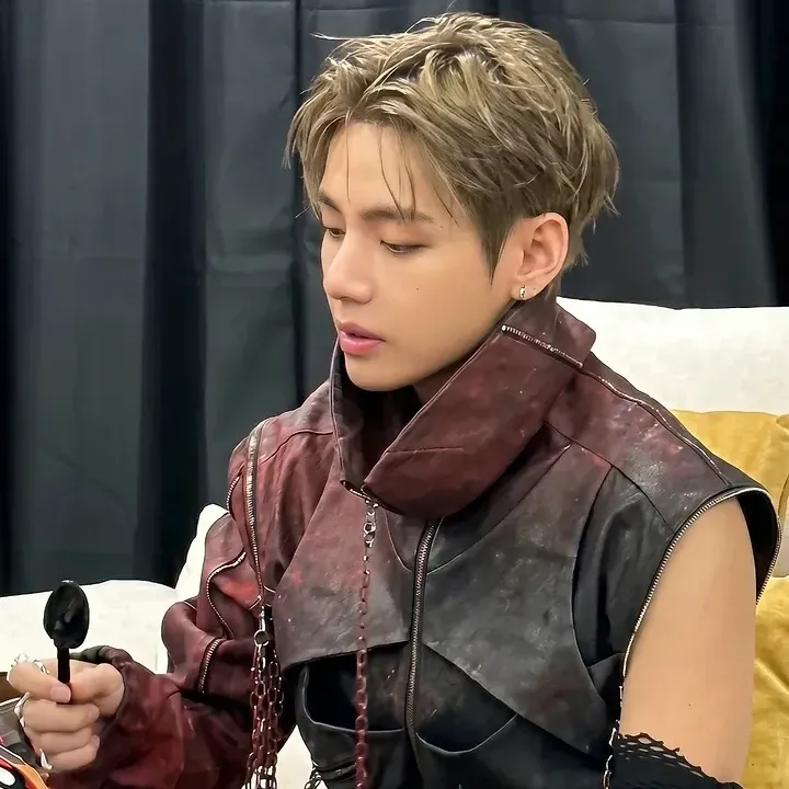 Foto terbaru V (BTS)