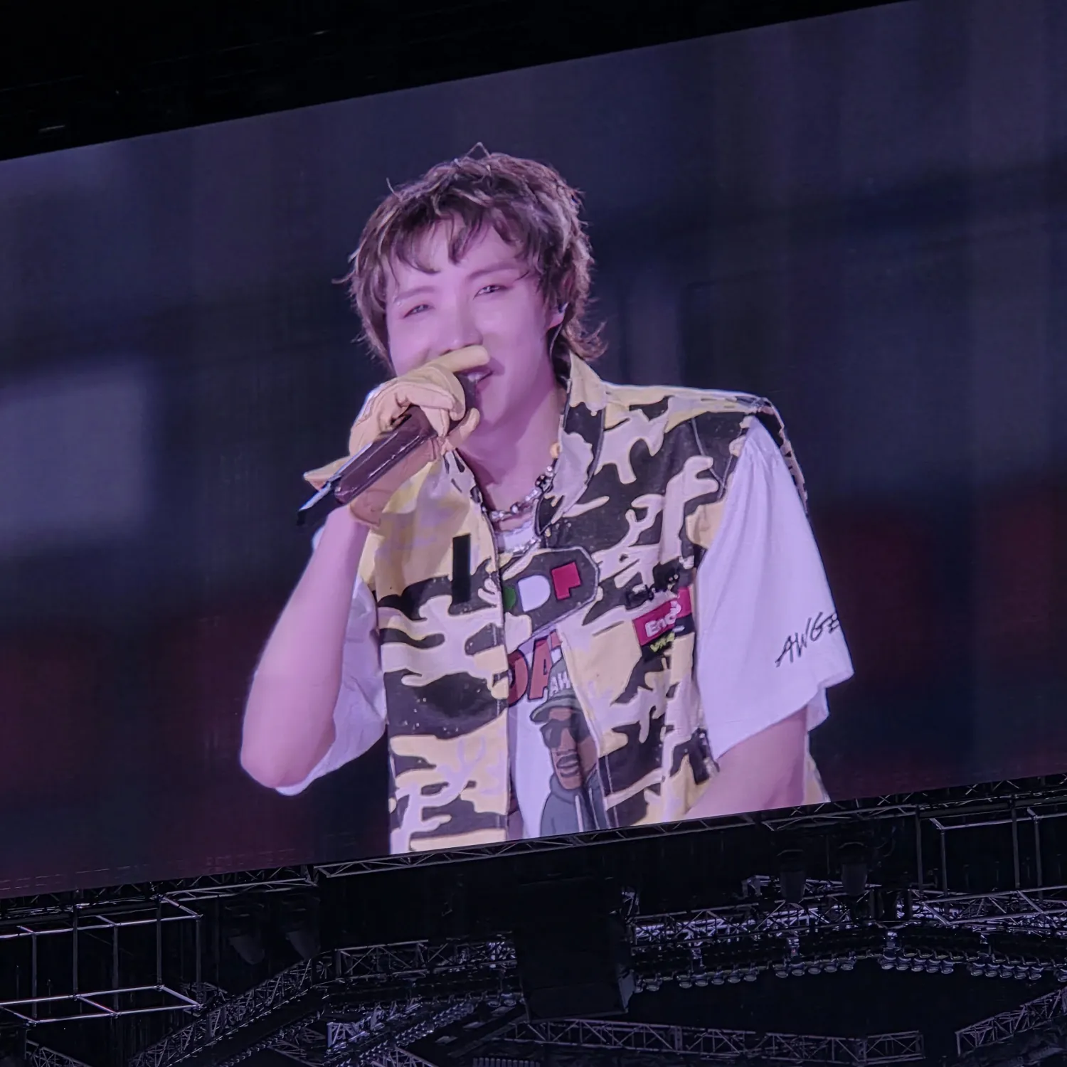 Foto terbaru j-hope (BTS)