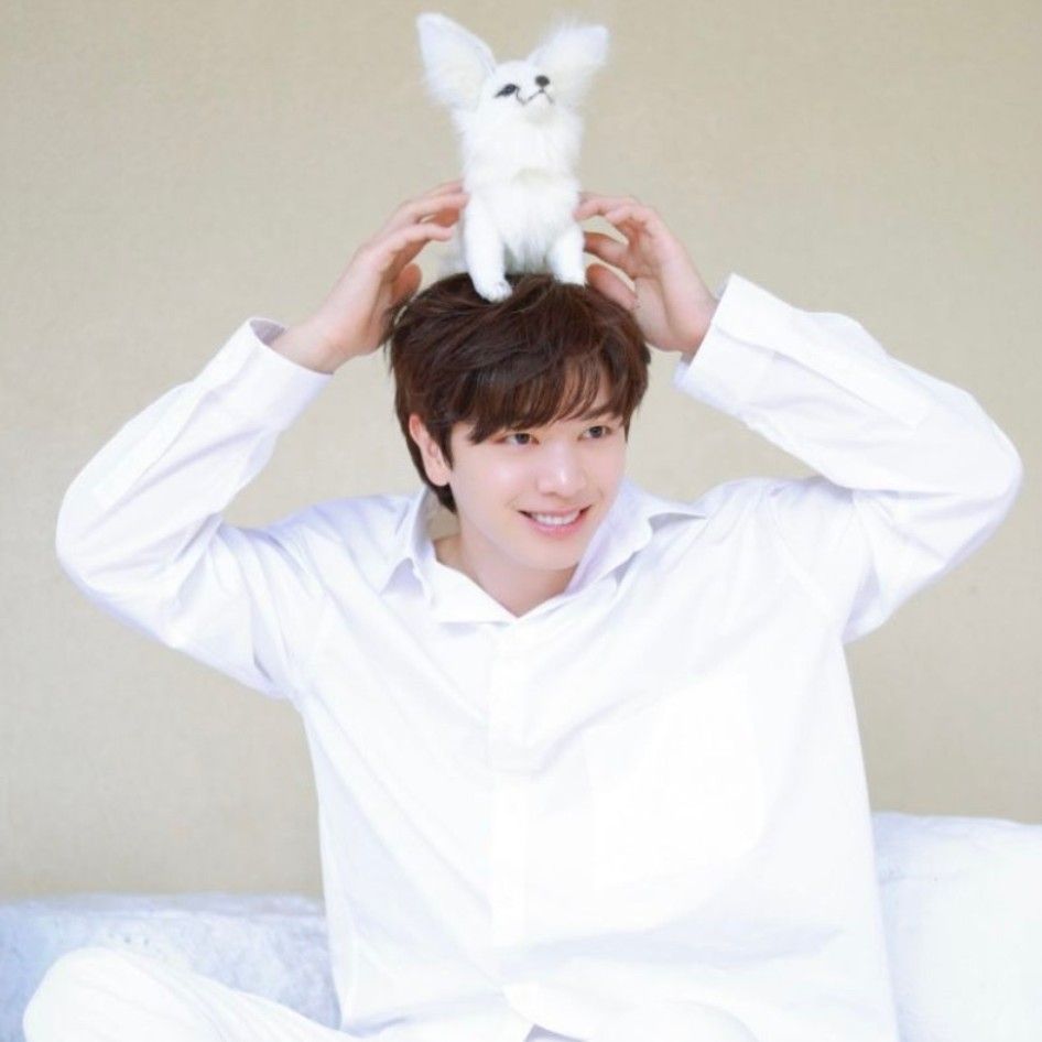 Behind-the-scenes cut of Yook Sungjae (BTOB)