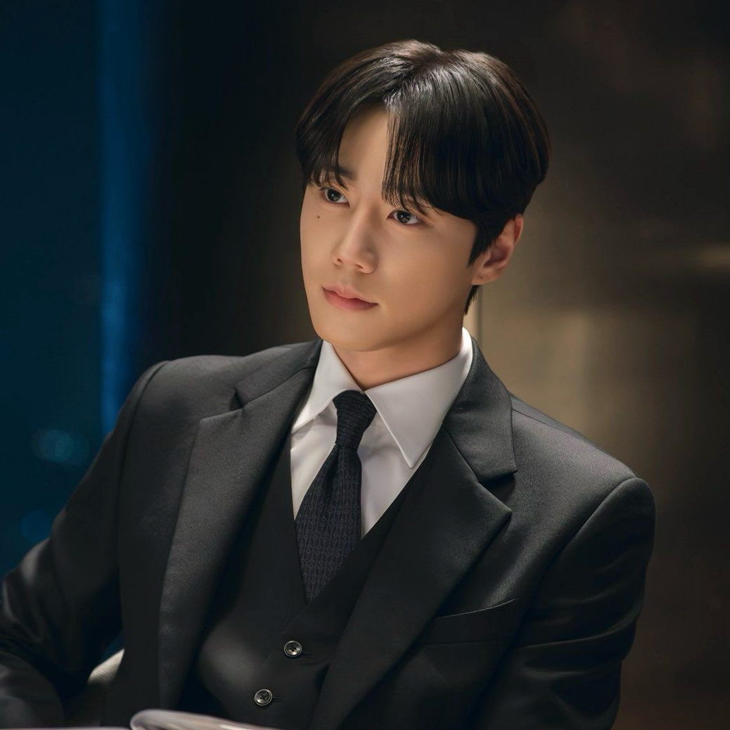 Behind-the-scenes cut of Lee Junyoung