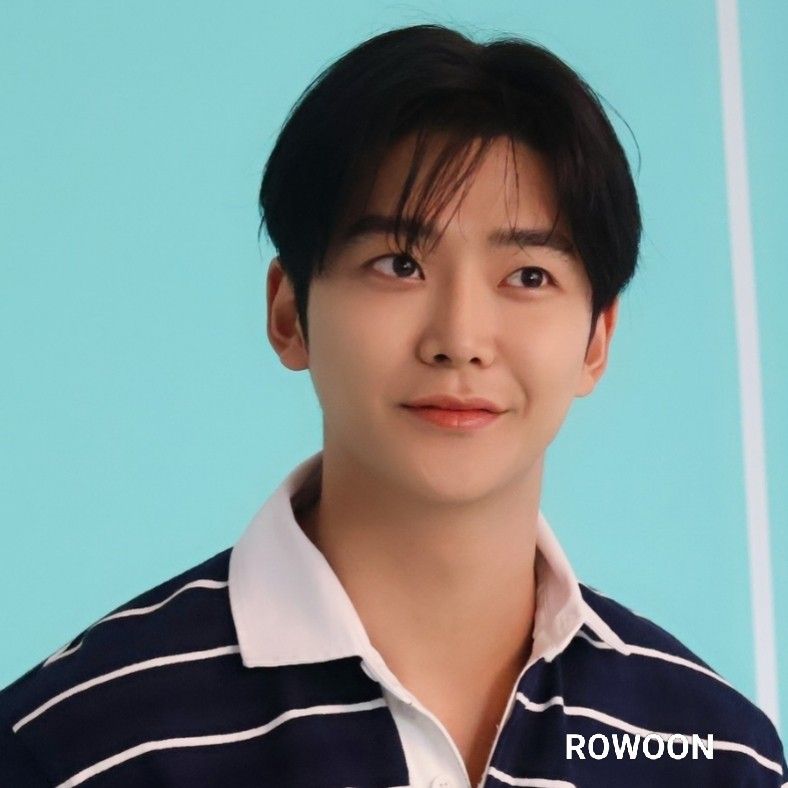 A moment captured by Rowoon's fan