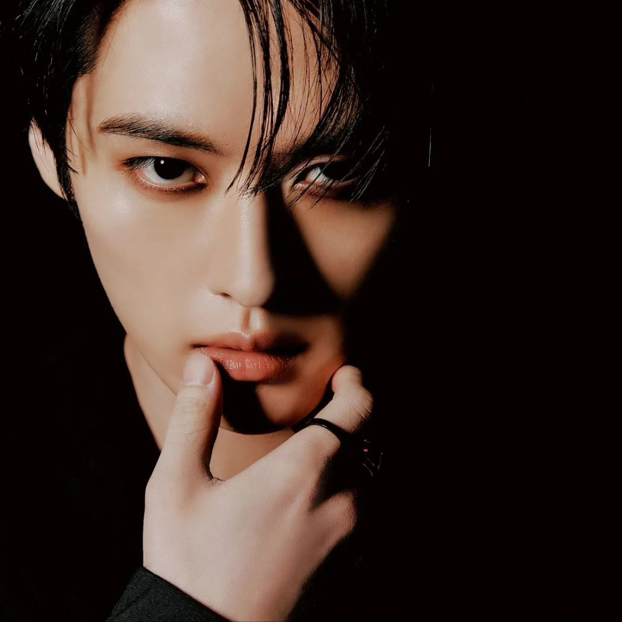 A moment captured by Lee Know (Stray Kids)'s fan