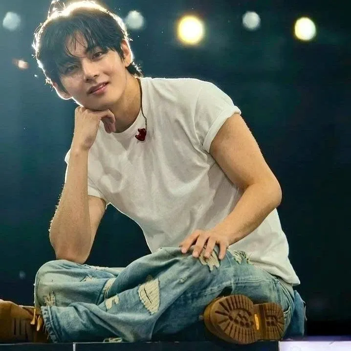 A moment captured by V (BTS)'s fan