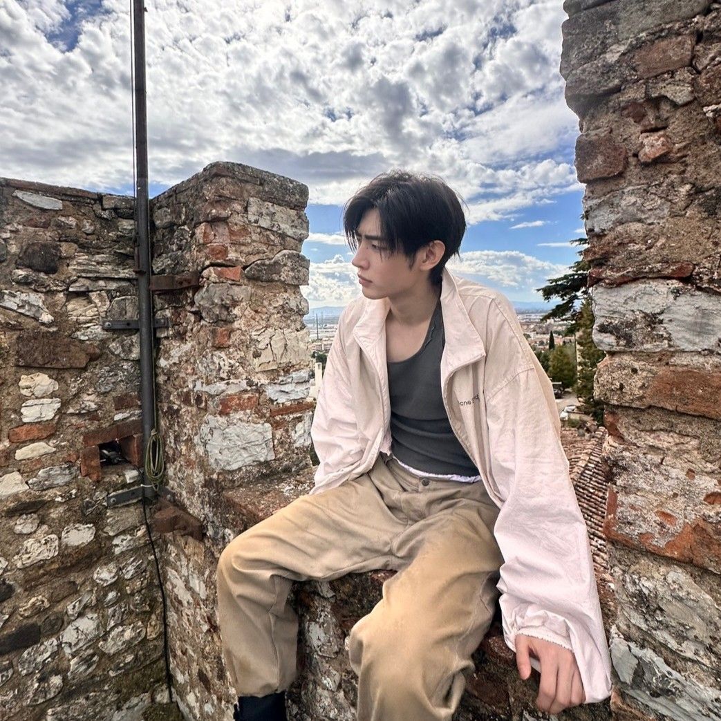 成训 (ENHYPEN)的最新活动照片