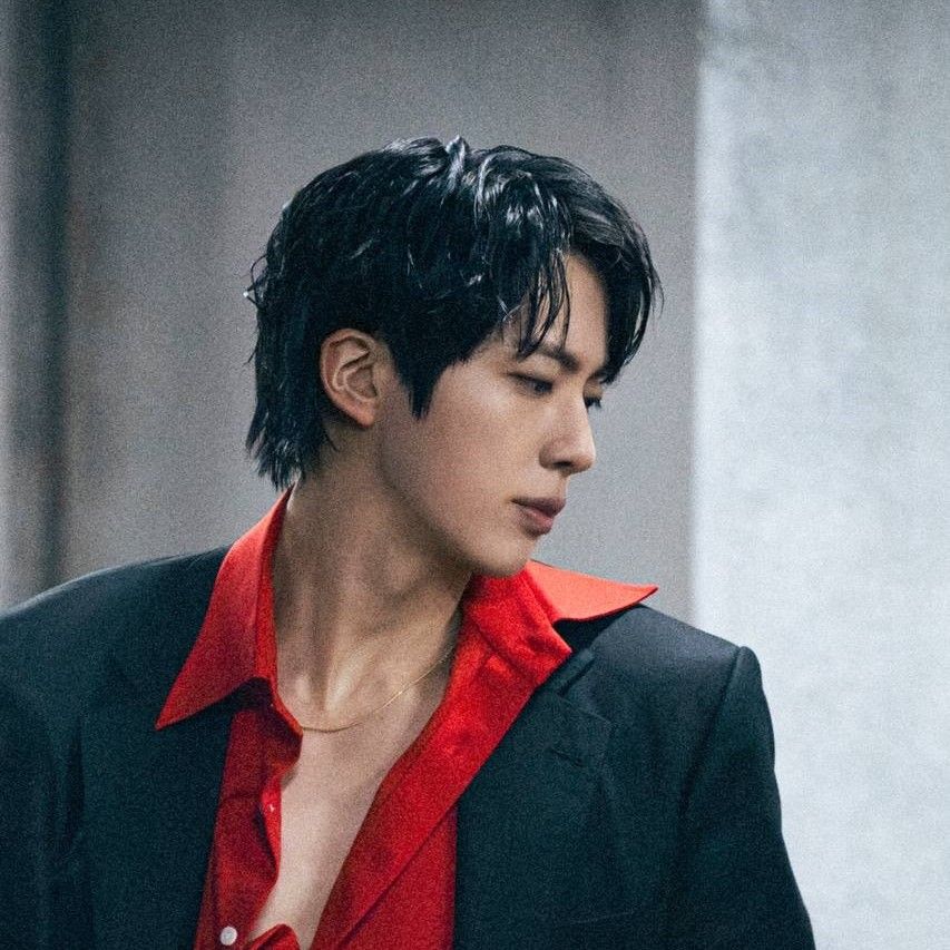 Foto aktivitas terbaru Jin (BTS)