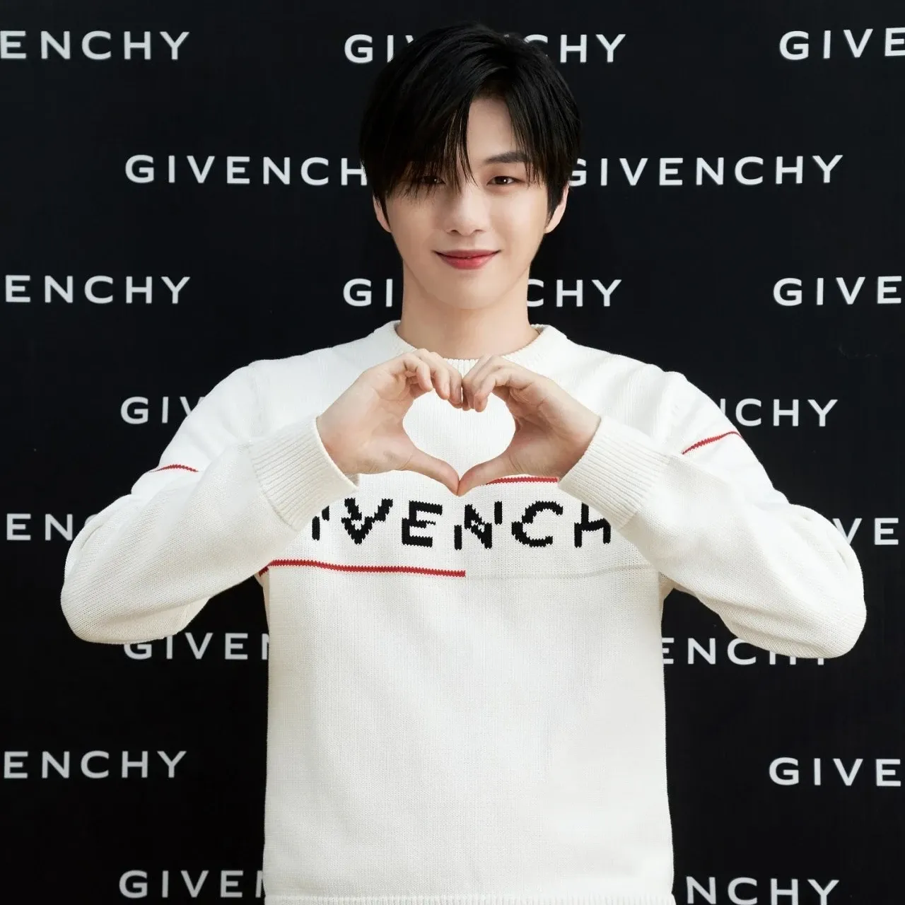 강다니엘의 비하인드 컷