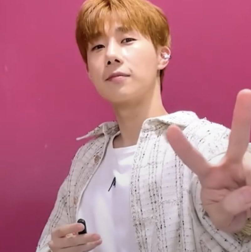 Latest photo of Sungkyu (INFINITE)