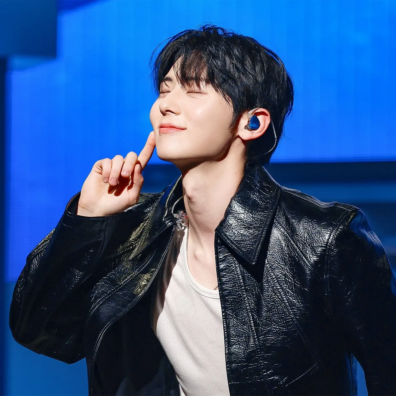 A moment captured by Hwang Minhyun's fan