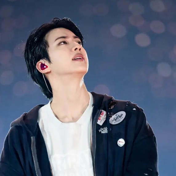 Foto aktivitas terbaru Jin (BTS)