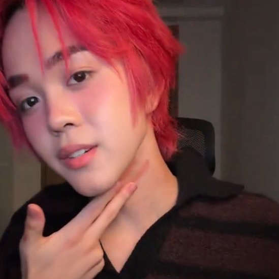 A moment captured by THI-O (NexT1DE)'s fan