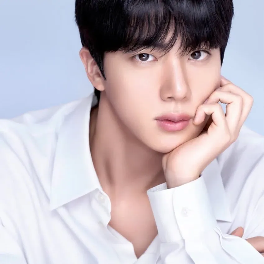 Momen yang diabadikan oleh penggemar Jin (BTS)
