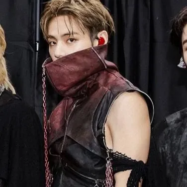 뷔 (방탄소년단)의 최신 사진