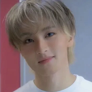 Behind-the-scenes cut of Mark