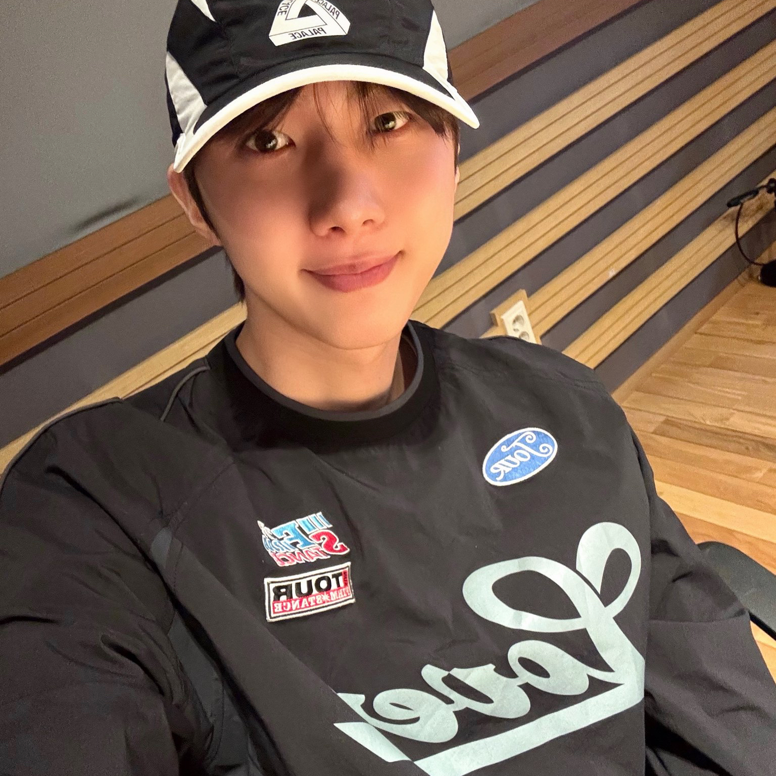 A moment captured by Hui (PENTAGON)'s fan