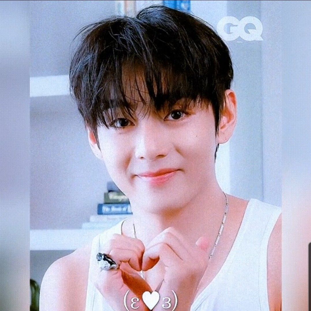 Latest photo of V (BTS)