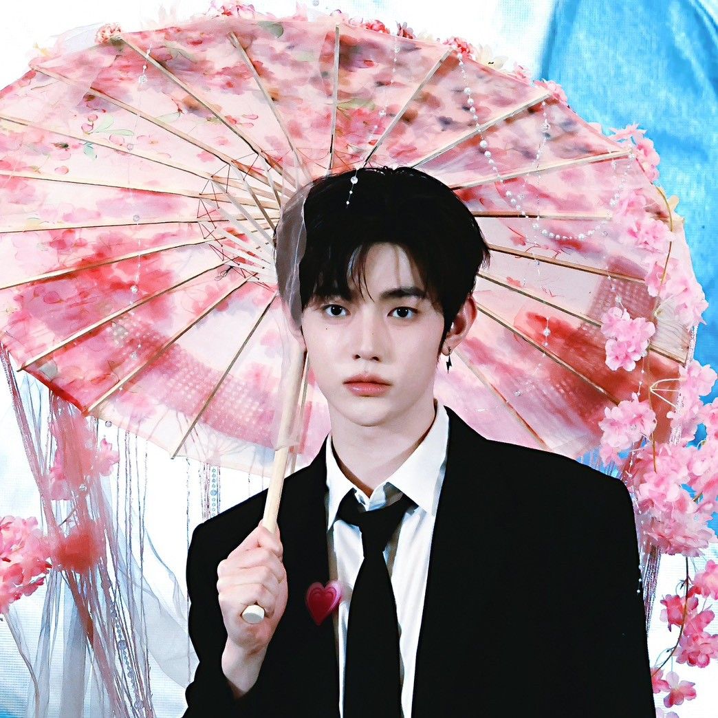 A moment captured by Zhang Hao (ZEROBASEONE)'s fan