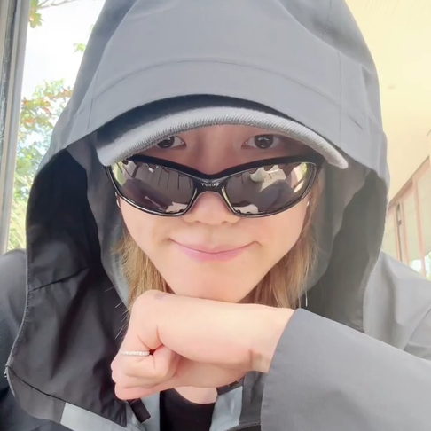 Behind-the-scenes cut of The 8 (SEVENTEEN)