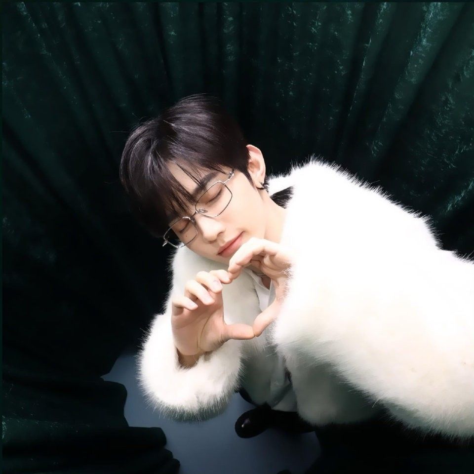 A moment captured by Zhang Hao (ZEROBASEONE)'s fan