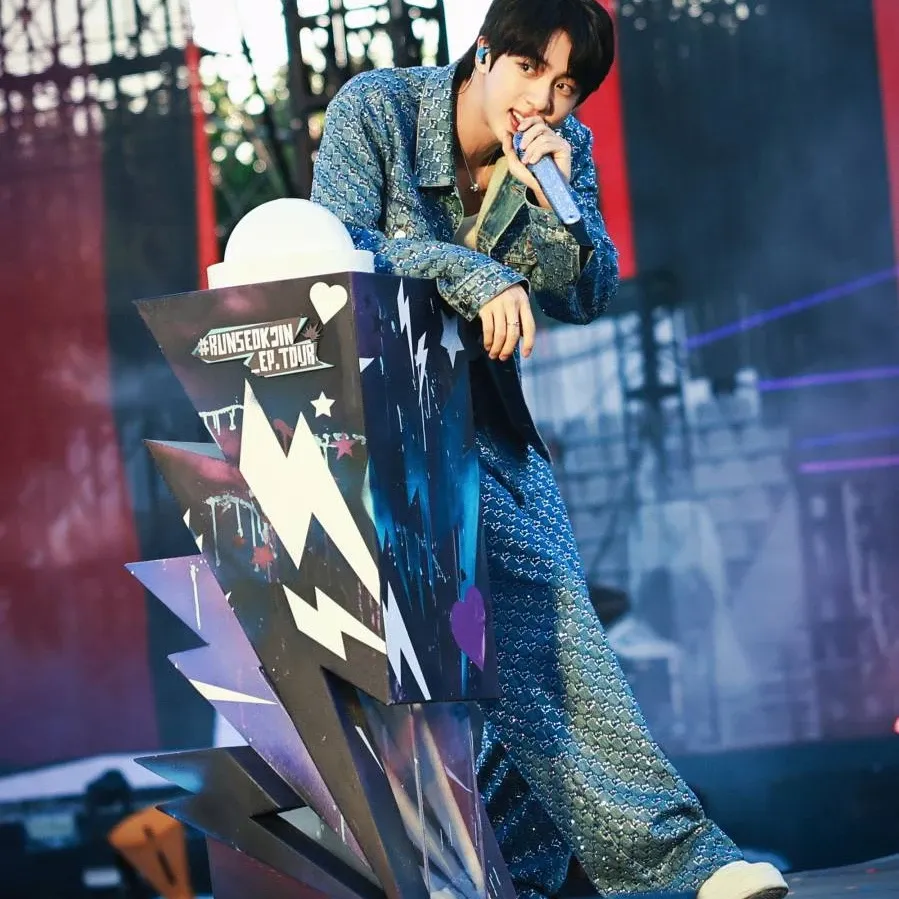 진 (방탄소년단) 최근 활동샷