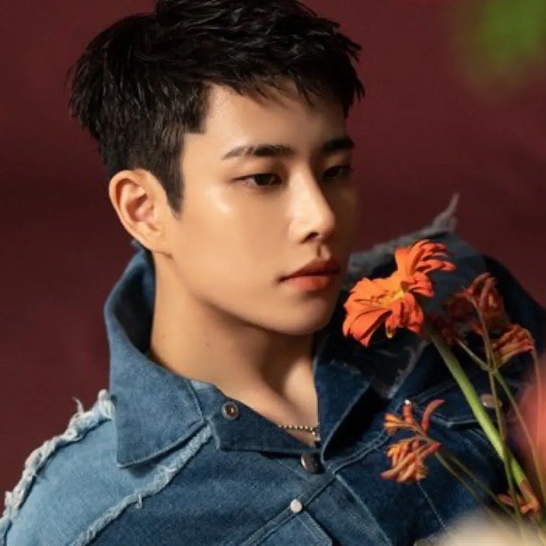 A moment captured by MJ (ASTRO)'s fan