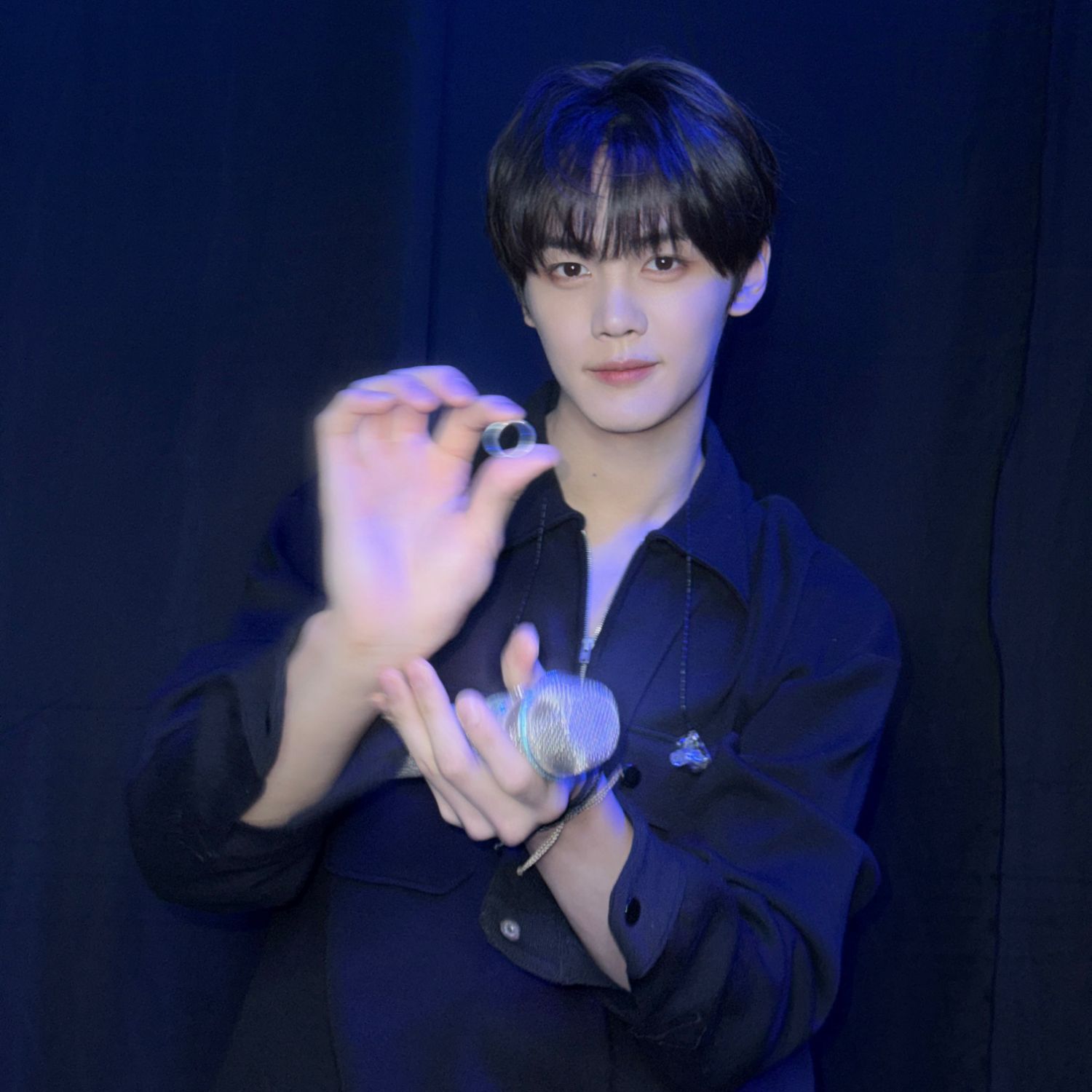 Recent activity shot of Kim Gyuvin (ZEROBASEONE)