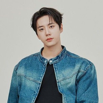 Behind-the-scenes cut of Lee Junyoung