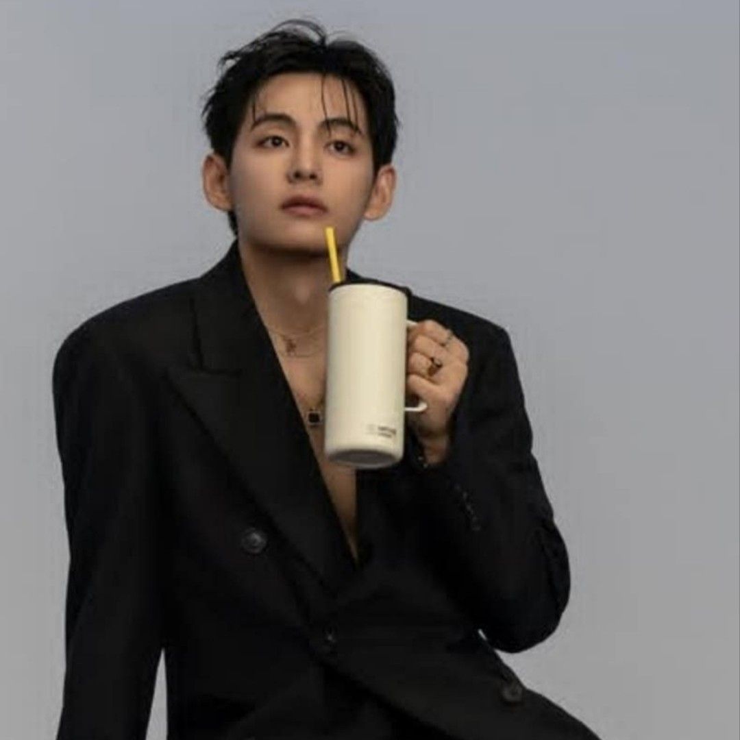 Foto aktivitas terbaru V (BTS)