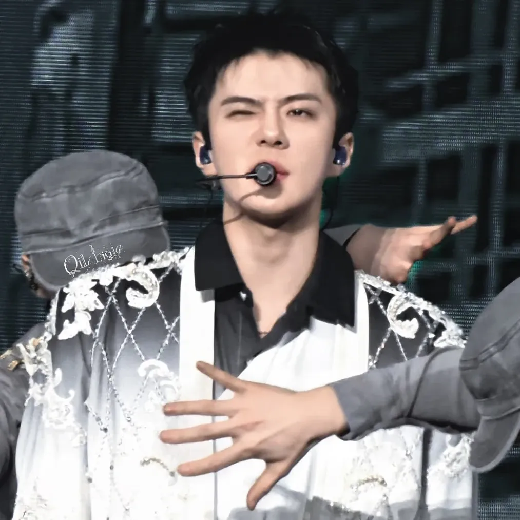 세훈 (EXO)의 비하인드 컷