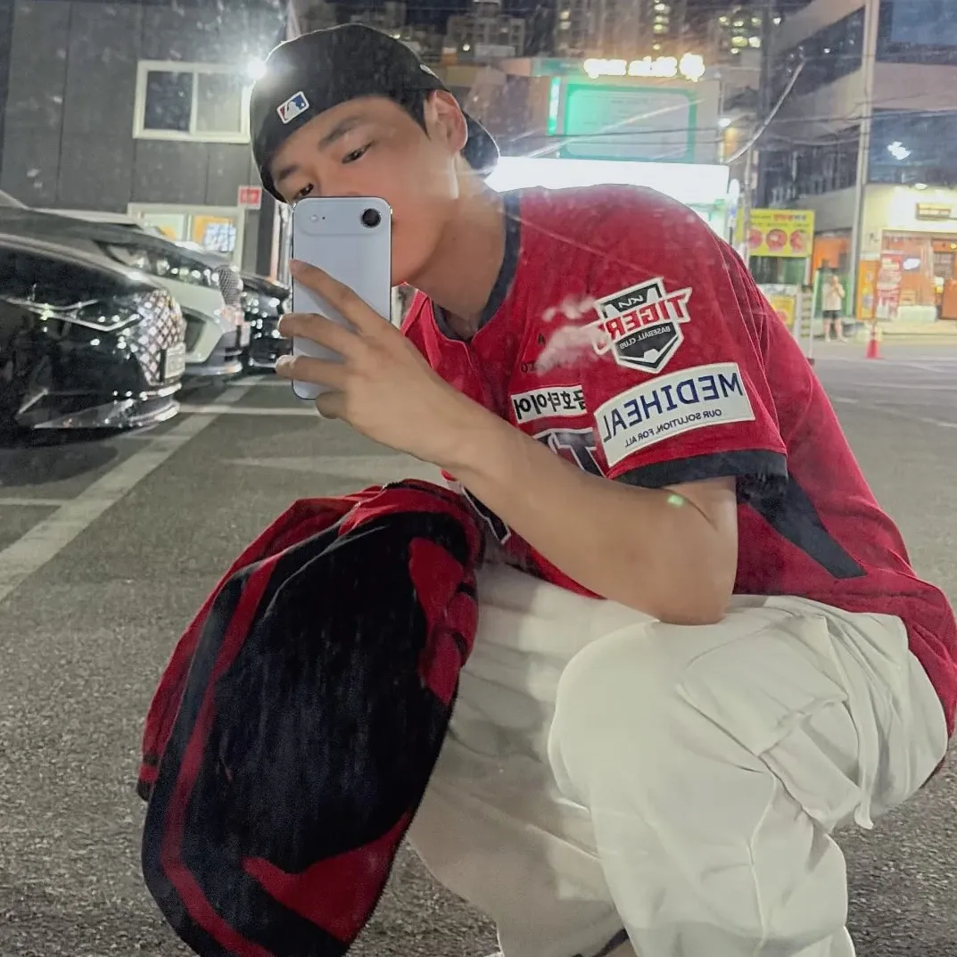 A moment captured by Choi Byungchan's fan