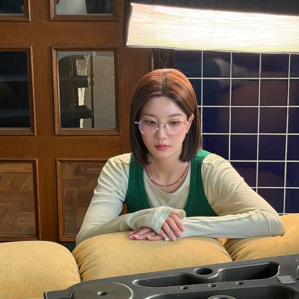 Behind-the-scenes cut of Kwon Eunbi